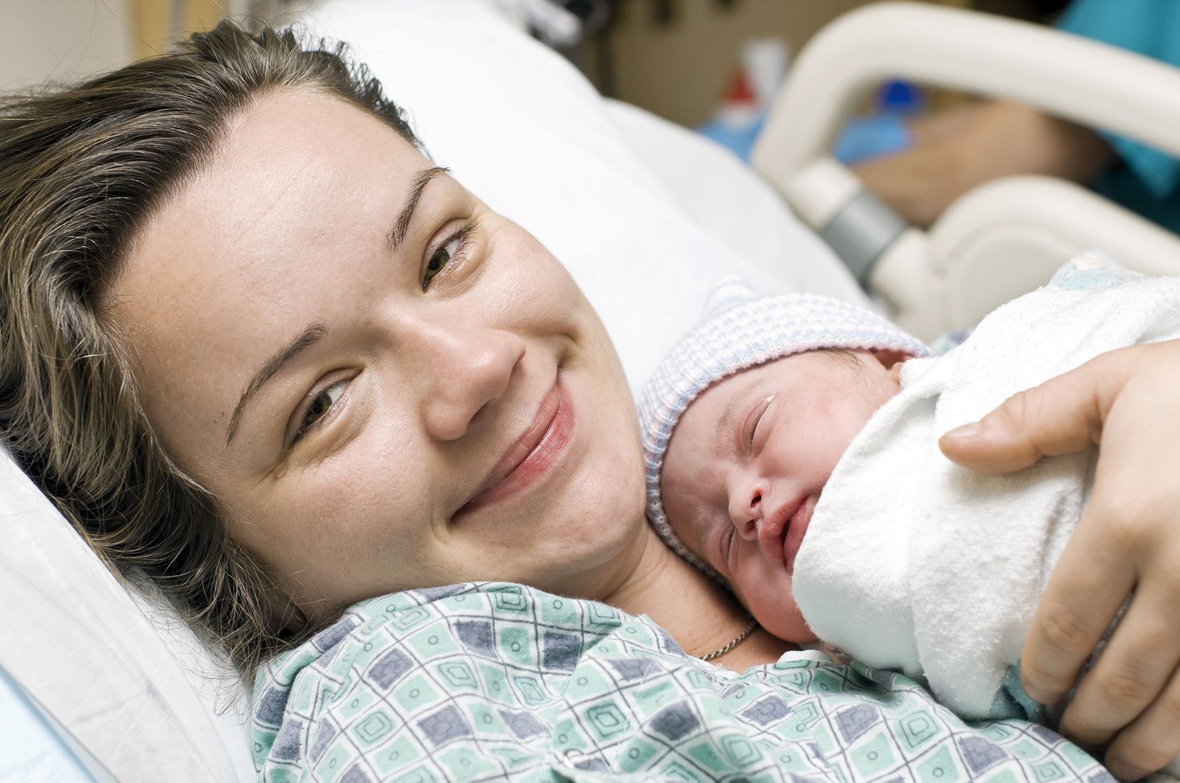Accueil du bébé : les bonnes pratiques en salle de naissance